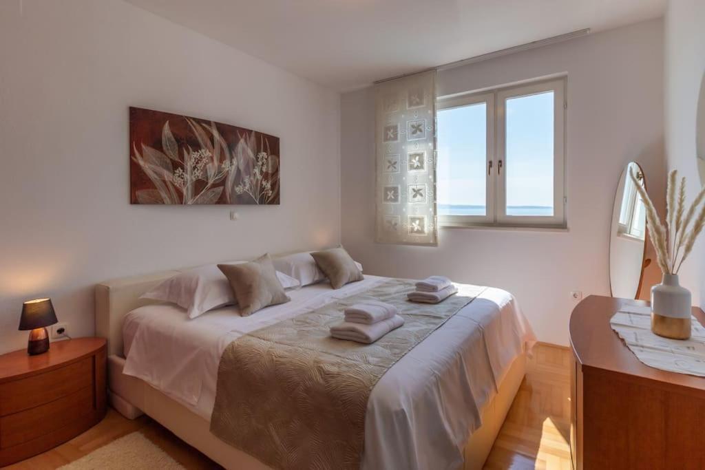 ספליט Sea View- Spacious Apartment With Shared Pool מראה חיצוני תמונה