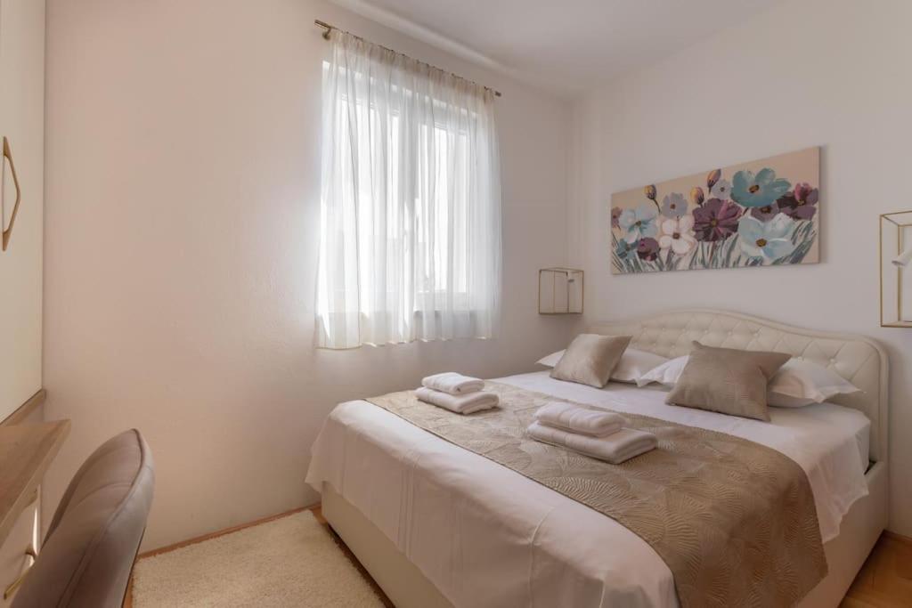ספליט Sea View- Spacious Apartment With Shared Pool מראה חיצוני תמונה