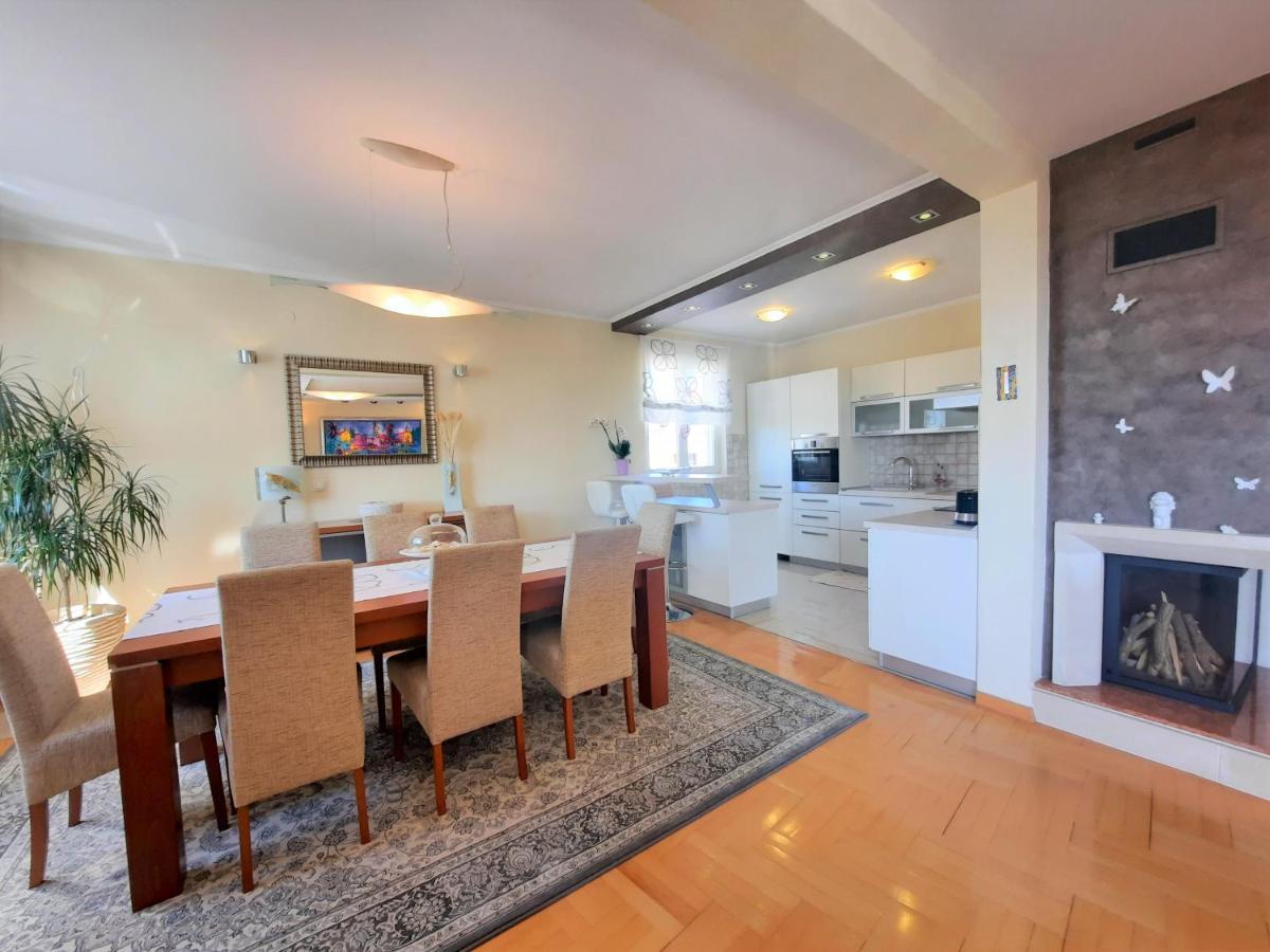 ספליט Sea View- Spacious Apartment With Shared Pool מראה חיצוני תמונה