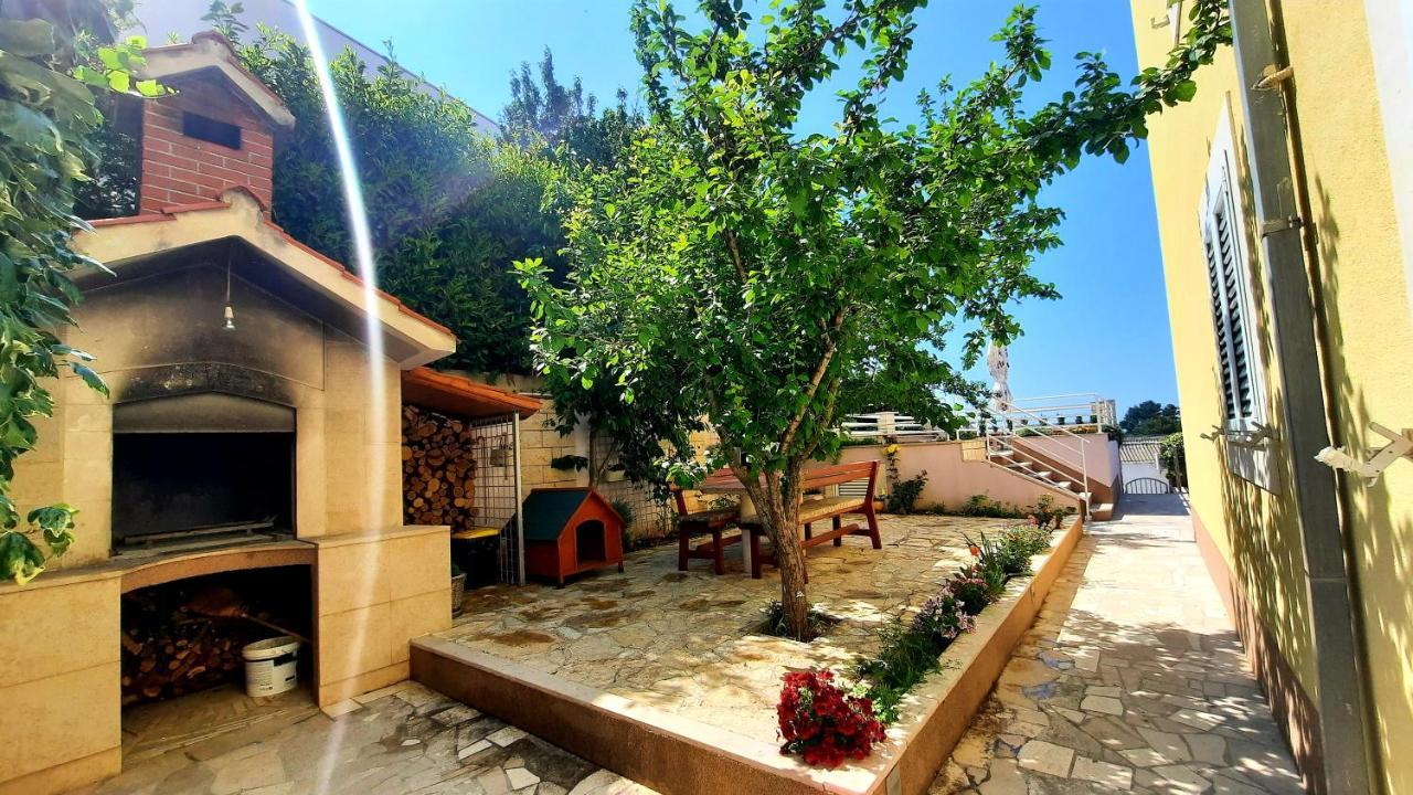 ספליט Sea View- Spacious Apartment With Shared Pool מראה חיצוני תמונה