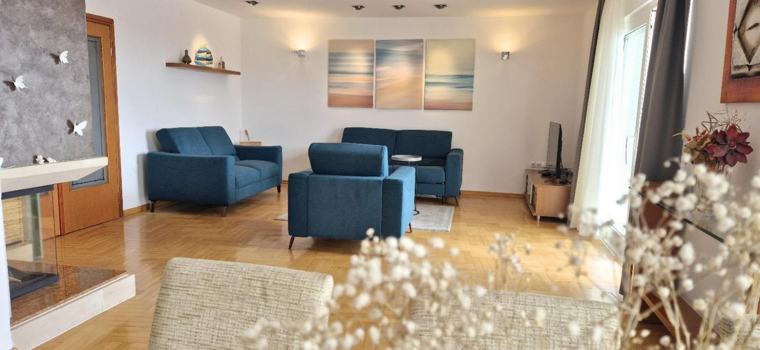ספליט Sea View- Spacious Apartment With Shared Pool מראה חיצוני תמונה